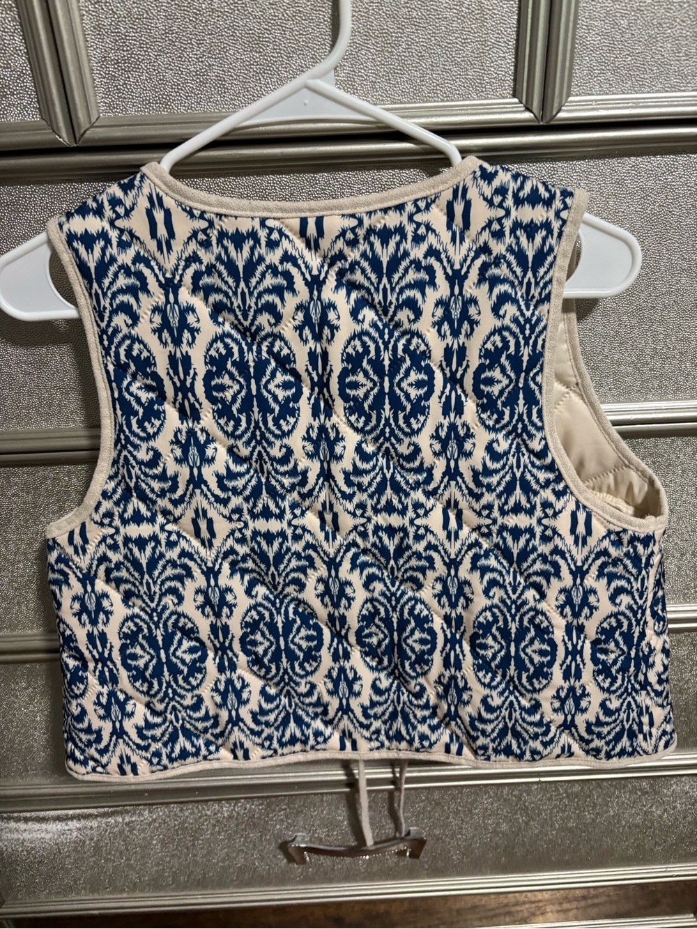 SHEIN Cream Quilted Lined Vest with Navy Pattern Trim - Picture 3 of 3
